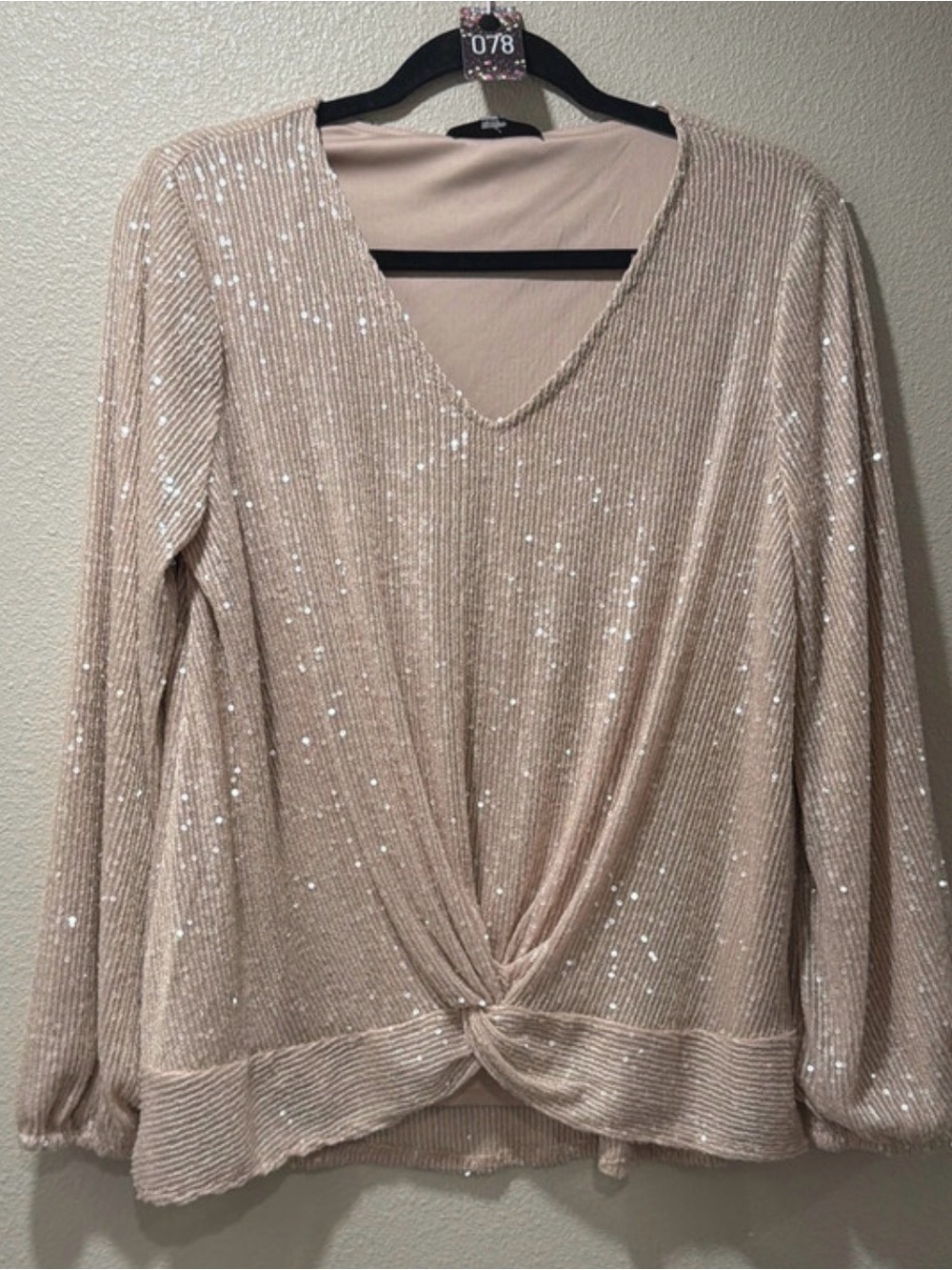 Cable & Gauge Blush Sequin V-Neck Twist-Hem Pullover Blouse
